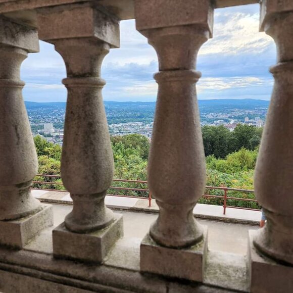 Meet your Posher, Alexis - Picture 1 of 2